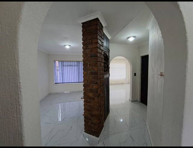 2 BEDROOM PROPERTY TO RENT IN BONAERO PARK